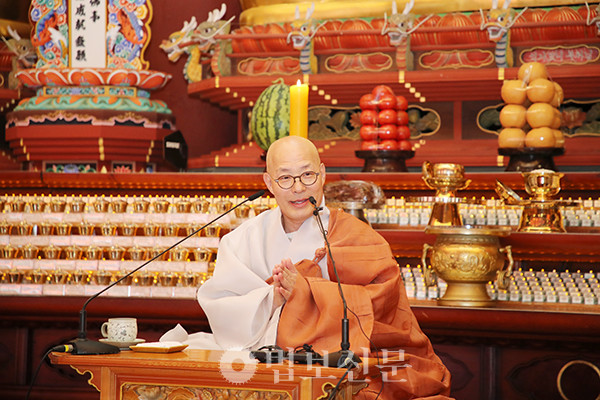 진우 스님은 “중생구제의 원력을 세워 기도하고 육바라밀을 실천해 나갈 것”을 당부했다.