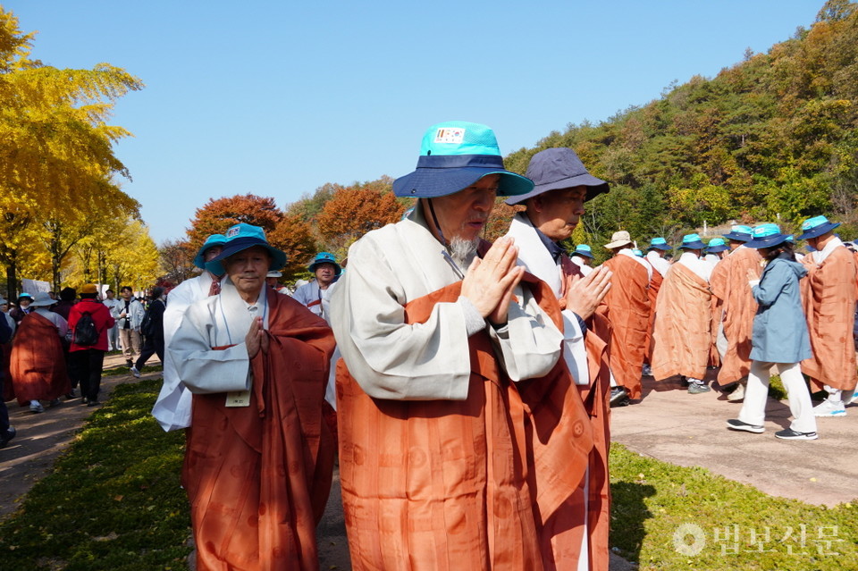 고운사 마음방생 평화순례에는 상월결사 회주 자승 스님을 비롯해 사부대중 4000여명이 동참했다. 