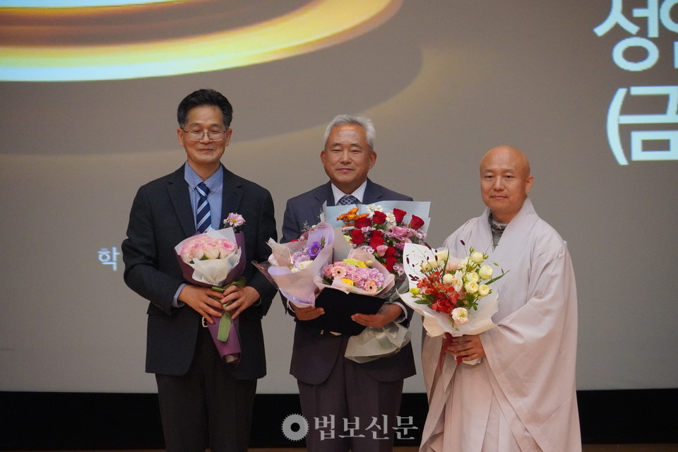 이원석 동국대 다르마칼리지 조교수가 한국불교학회 제3회 탄허학술상을 수상했다.