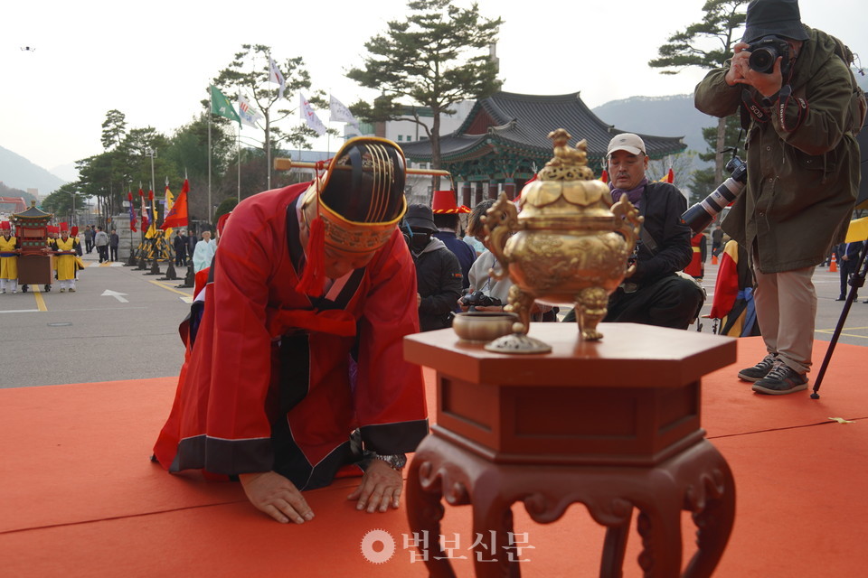 심재군 평창군수는 실록·의궤 월정사 이운에 앞서 평창군청에 보관한 후 향을 올렸다.