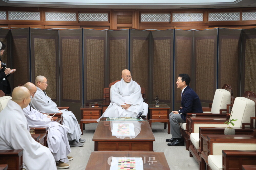 해명하는 박민식 국가보훈부 장관. 사진=조계종.