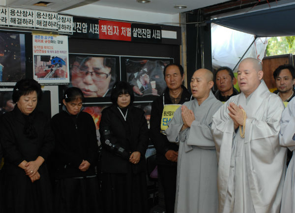 자승 스님은 2009년 10월 총무원장 취임을 하루 앞두고 용산 참사 현장을 방문해 유가족을 위로했다. 
