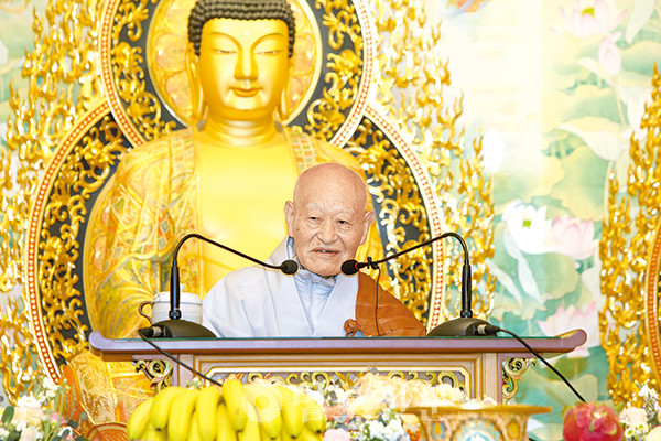 무관 스님은 “관점을 바꿔 욕심을 원력으로 승화시키고, 일상에서 부처님 가르침을 믿고 발심해서 수행해 나간다면 올바른 부처님 제자가 될 수 있을 것”이라고 강조했다. 