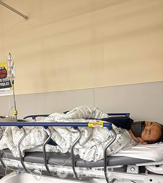 지난해 12월 높은 간 수치로 쓰러진 네팔 이주노동자 순다르 키란씨가 감당해야할 병원비는 1400여 만원이다. 