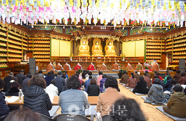 광주불교연합회가 불교회관 건립과 불교중흥을 기원하는 금강경 독송 정진법회를 봉행했다.