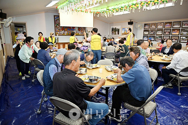 이곳에서 불교대학 강의, 무료급식소 등 영동 불교발전을 견인하고 있다.