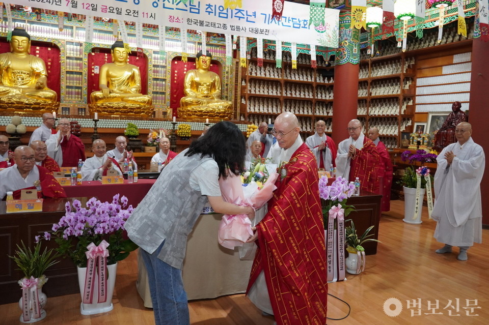 총무원장 상진 스님은 “눈에 보이고, 귀에 들리는 것만으로 판단하지 않기를 바란다. 제28대 총무원장으로 취임하며 공약한 내용들을 느리지만 꾸준히 이뤄가고 있는 만큼 더 많은 관심과 성원을 당부한다”고 말했다.