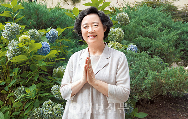 홍현숙 보살은 “‘수처작주’의 가르침에 따라 머무는 바 없이 마음을 내고, 모든 것은 허망하다는 부처님 가르침을 놓지 않고 살고 있다”며 “앞으로도 지금처럼 머문 바 없이 집착하지 않고 기쁜 마음으로 보시행을 실천할 것”이라고 말했다.