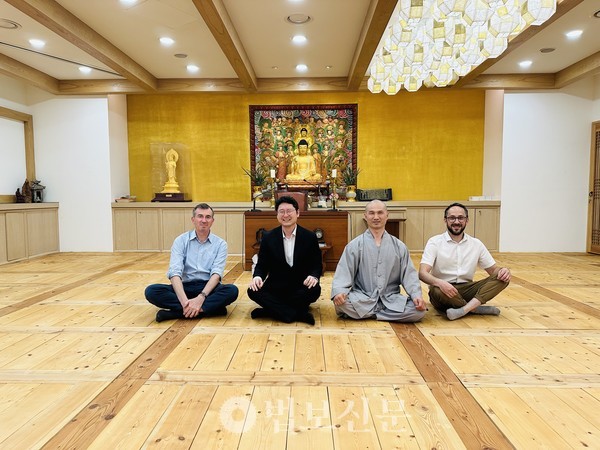 1) 자비에 살몽 루브르박물관 부관장의 방문. (2023.7)