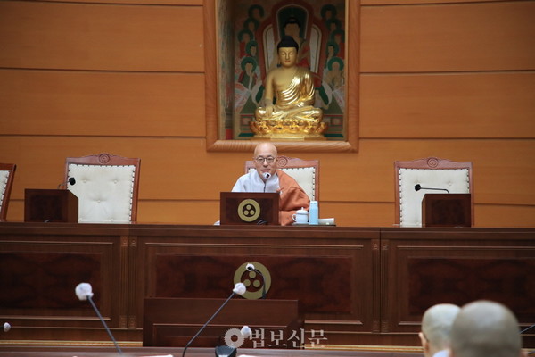 7월 16일 열린 조계종 직할교구 주요사찰 주지회의서 총무원장 진우 스님이 불교도대법회 개최 취지를 안내하고 있다.