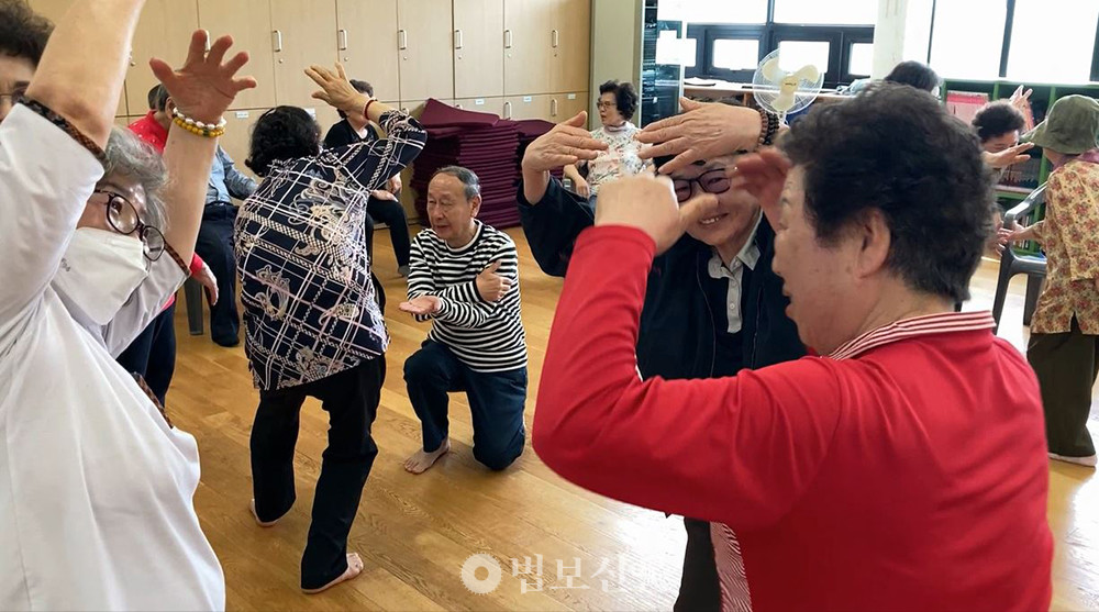 불광선재대학 '세로토닌마마댄스' 과정.