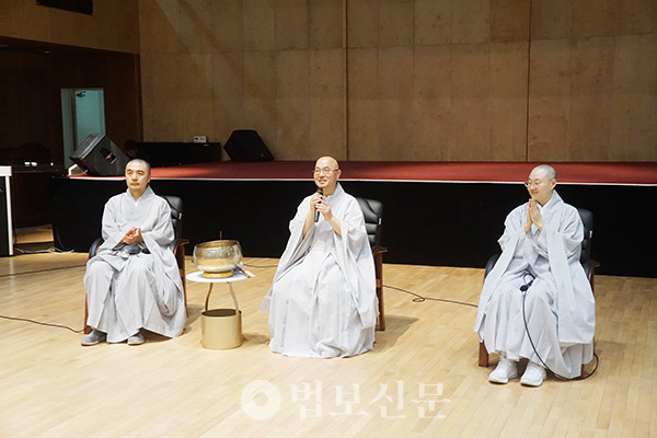  금강·혜민·혜주 스님이 선명상에 대해 이야기 하고 있다. 
