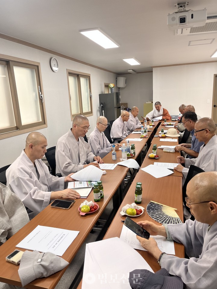 현장답사에 이어 서산주지협의회 사무실에서 종평위 4차 회의가 진행됐다. 종평위원들은 홍성과 서산에서 추진되는 ‘관’ 주도 사업이 ‘관광활성화’라는 명목하에 형평성 없이 진행되고 있다고 지적했다. 사진=조계종 사회부