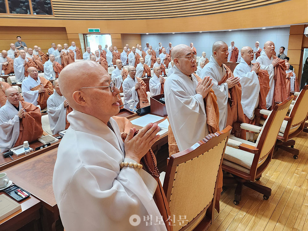 제231회 조계종 중앙종회 임시회의가 9월10일 개원, 총무원장 진우 스님이 제출한 총무원법 개정안을 만장일치로 통과시켰다. 