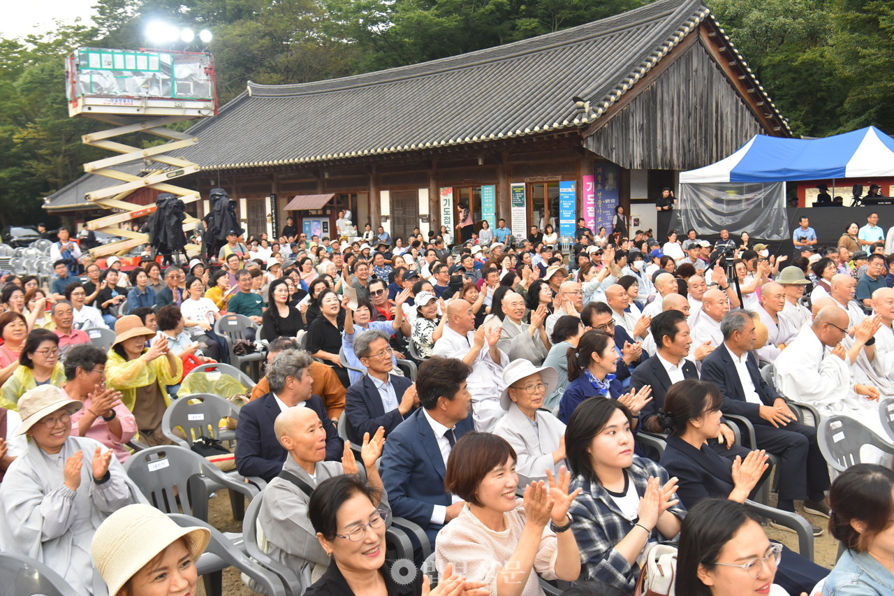 선운사는 9월 21~22일 제16회 선운문화제를 개최했다.