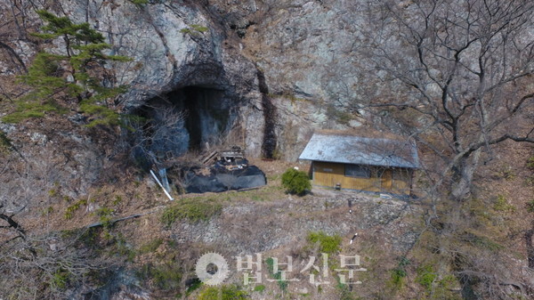 만암 스님이 깨달음을 이룬 물외암은 백양사에서 운문암으로 이르는 계곡 중턱에 있다. 1351년 각진 국사가 창건했다고 전해지며 고승들이 정진했던 수행도량으로 알려져 있다. 일제강점기 풍우에 쇠락하다가 1980년 재건됐으나 1988년 봄 건물이 붕괴된 후 옛 모습을 회복하지 못하고 있다. 사진은 물외암 터. [출처=‘장성 백양사 물외암지’]