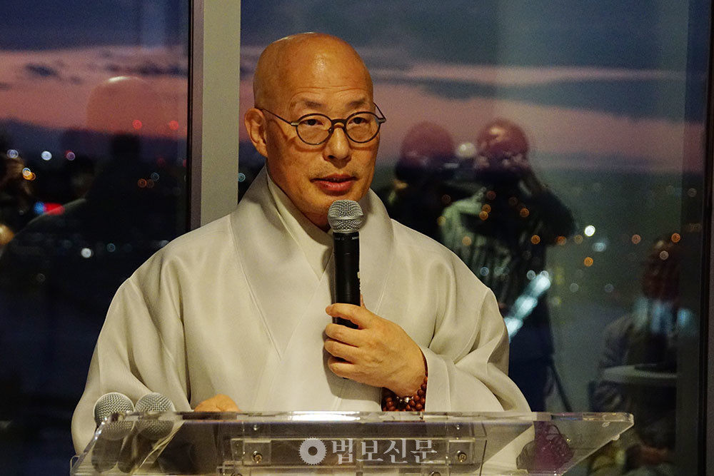 진우 스님은 “5차 산업혁명은 정신문명 혁명이며, 한국 불교의 선명상을 세계화함으로써 이 새로운 문명을 이끌 수 있을 것”이라고 말했다.