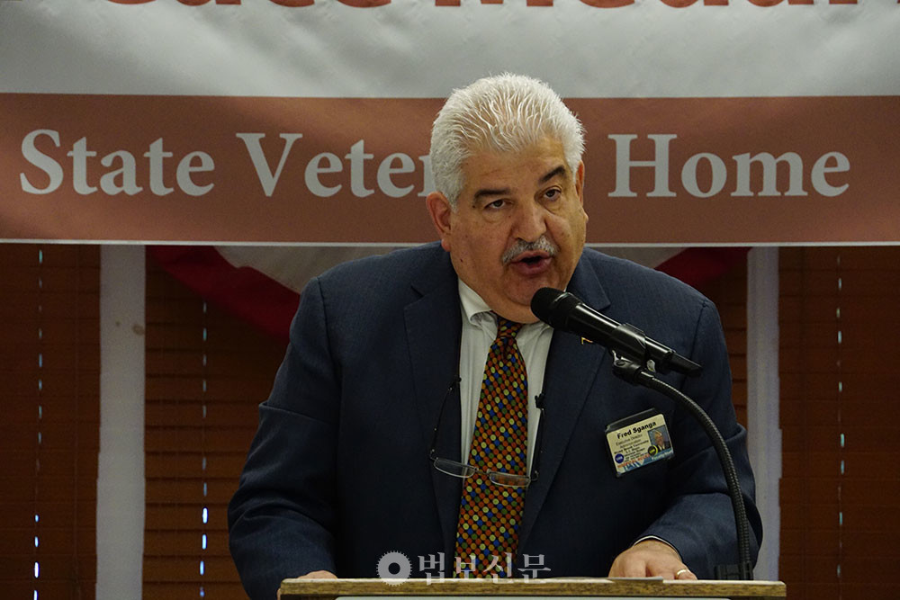 뉴욕주 롱아일랜드에 위치한 스토니브룩 참전용사 요양원의 프래드 상가 요양원 부원장.