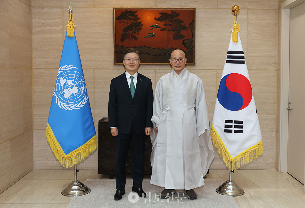 조계종 총무원장 진우 스님과 동국대 이사장 돈관, 중앙종회의장 주경, 총무원 총무부장 성화 스님은 유엔한국대표부를 방문해 조계종의 의지를 전달했다.  
