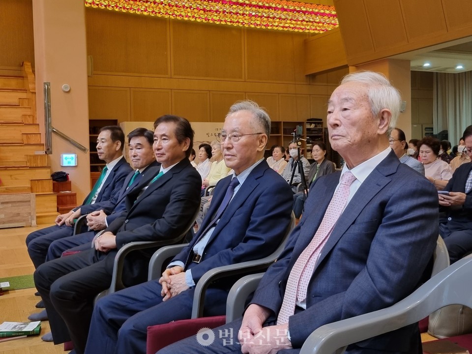 오른쪽부터 김상규 불광법회 4대 회장, 조원호 5·6대 회장, 이정민 10대 회장