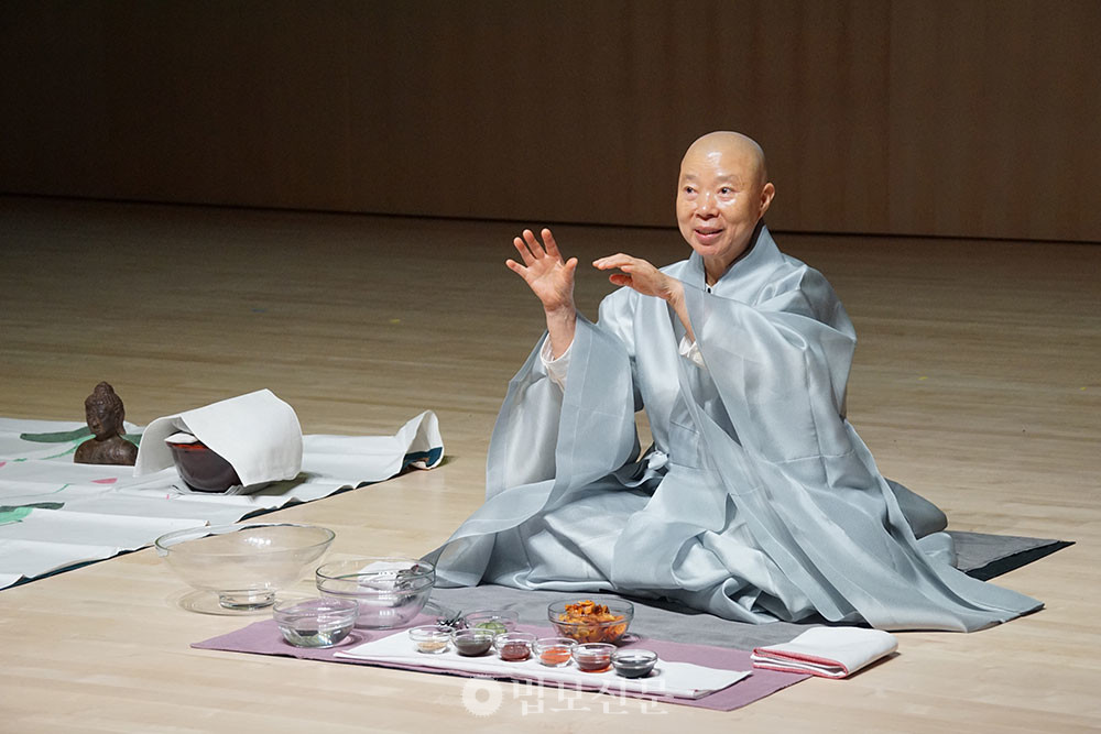 조계종 사찰음식 명장 정관 스님.