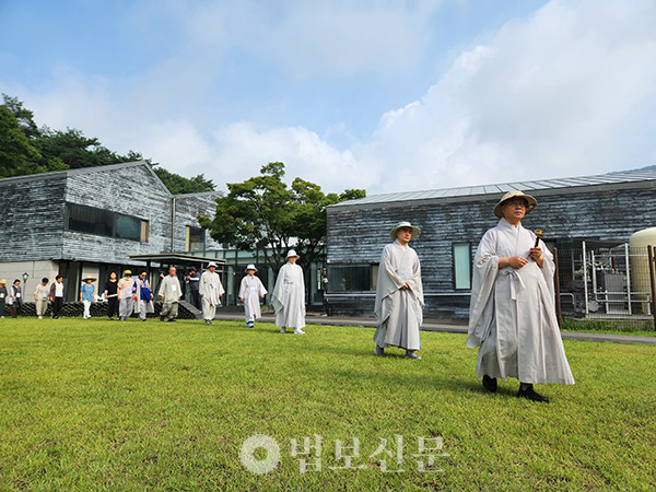 선명상 강의 수강자를 대상으로 한 실참. 