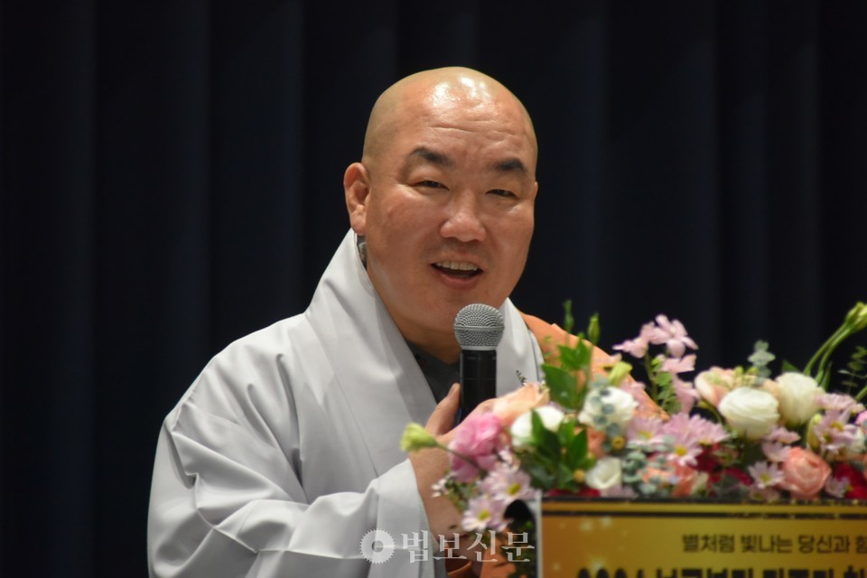 화엄사 부주지 우석 스님.