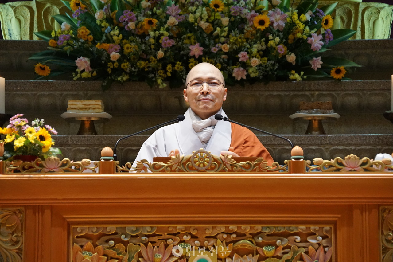 주지 동명 스님.