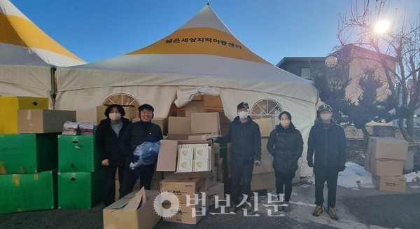 나누며하나되기가 취약계층을 대상으로 가전제품과 생활·방역 용품 등을 전달했다.