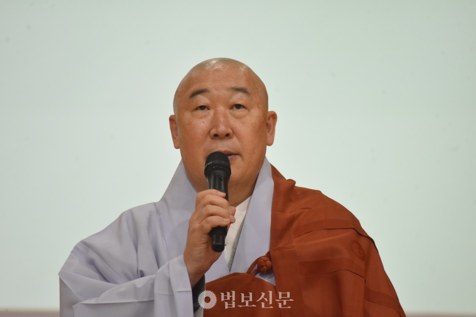 학교법인 정광학원 이사장 덕문 스님.