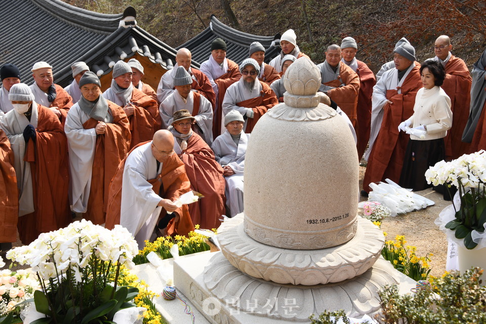 법정 스님 열반 15주기…불일암에 부도탑 제막