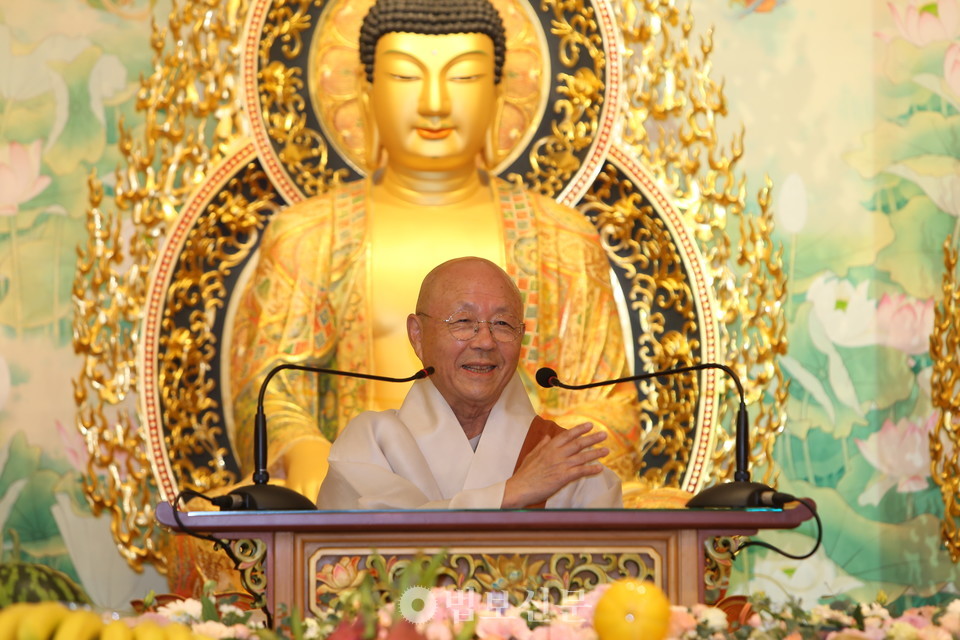 조계종 원로회의 의장 불영자광 스님은 2월 26일 ‘화합의 북소리를 힘차게 울려 불조(佛祖)의 혜명(慧明)을 드높이라’는 유시(諭示)를 발표했다. 