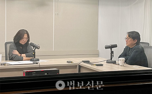 이 교수는 대중에게 친숙한 불교를 강조한다. BBS초대석에 출연한 모습. 