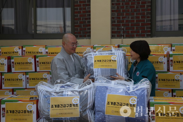 산청에서는 이재민들이 필요로 하는 이불 150채도 마련해 전달했다.