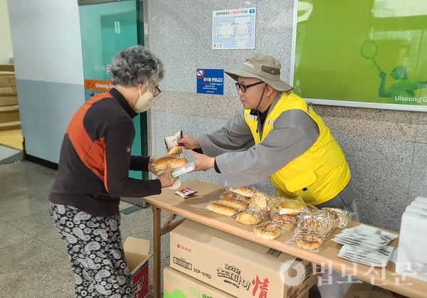 경북 의성에서도 조계종사회복지재단의 긴급 구호가 진행됐다. 의성 지역 구호에는 재단 사무처장 덕운 스님이 함께했다. 