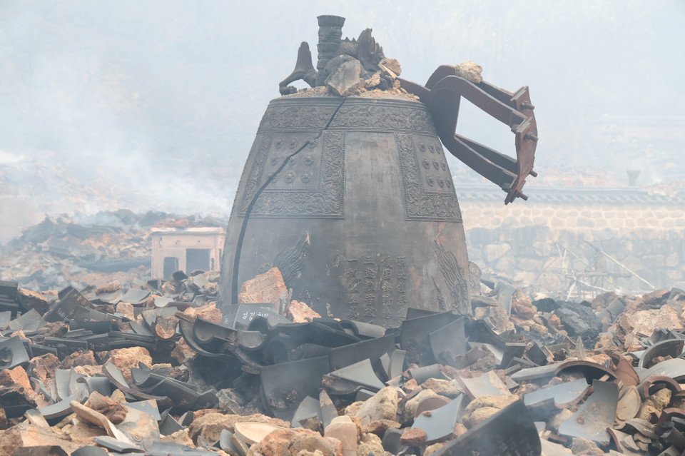 경북 의성에서 발생한 산불로 제16교구본사 고운사의 주요 전각이 전소됐다.[사진=조계종]