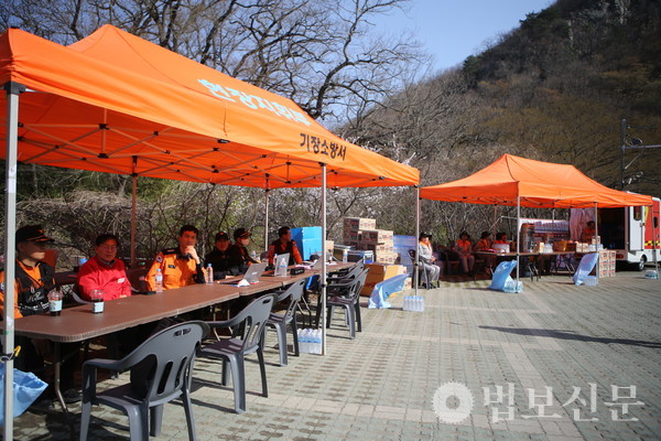 장안사에 설치된 산불 대비 현장지휘부.