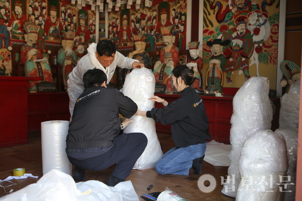 불상과 불화, 법구 등에 대해서는 이송을 위한 포장을 완료했으며 현장의 화재 상황이 긴박해지면 부산 전역의 박물관으로 분산 이송할 것을 결정했다. 