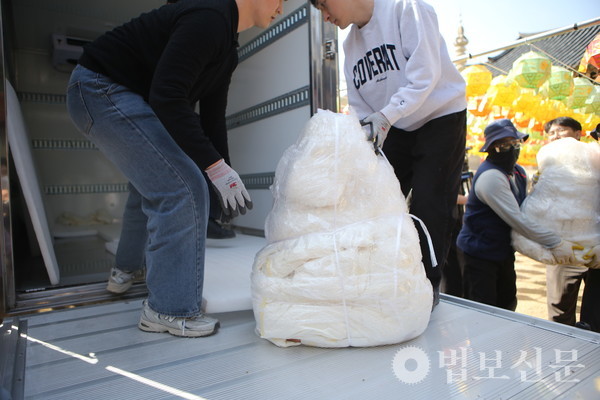 불상과 불화, 법구 등에 대해서는 이송을 위한 포장을 완료했으며 현장의 화재 상황이 긴박해지면 부산 전역의 박물관으로 분산 이송할 것을 결정했다. 