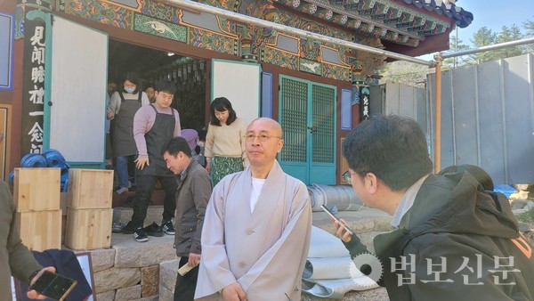 범어사 호법국장 정수 스님.