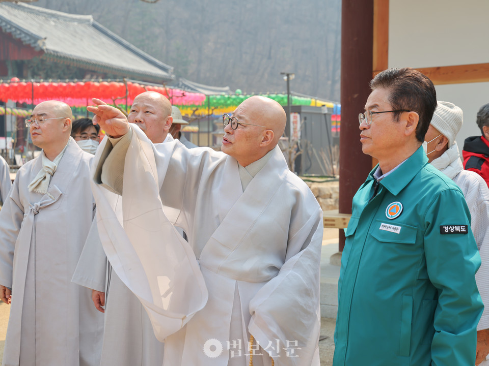 진우 스님은 청송 대전사로 장소를 옮겨 피해를 확인하고 산불 대비 상황을 점검했다. 이 자리에는 직지사 주지 장명, 대전사 주지 법일, 조계종사회복지재단 대표이사 묘장, 총무원 문화부장 혜공 스님과 이철우 경북도지사, 이승택 청송부군수, 안호경 국립공원공단 주왕산국립공원 사무소장 등이 함께했다.