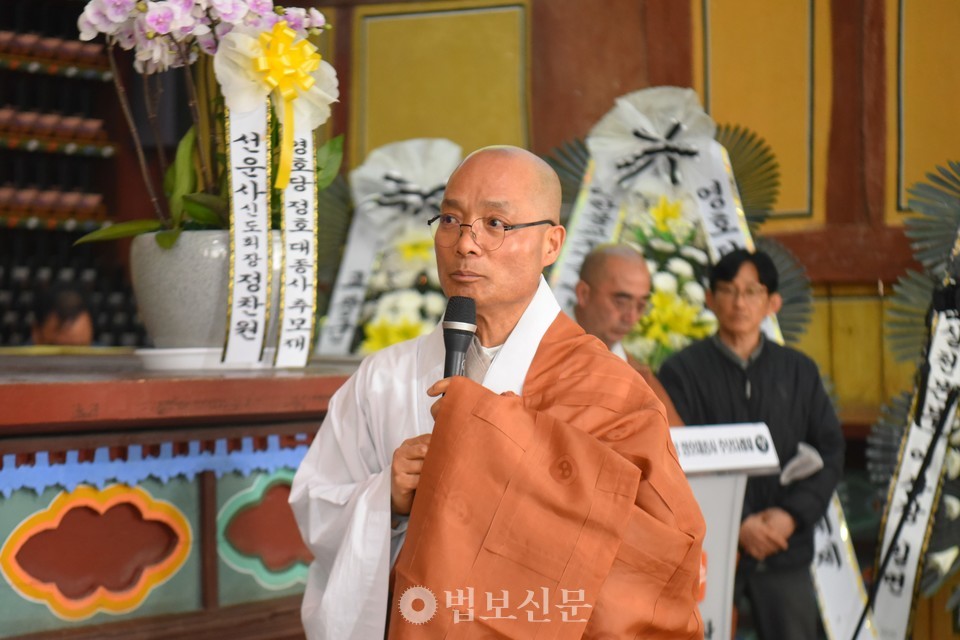 선운사 주지 경우 스님.