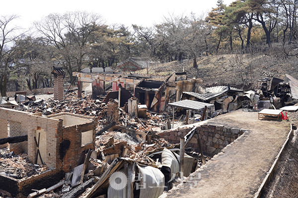 의성 운람사도 6동의 전각이 전소됐다. 