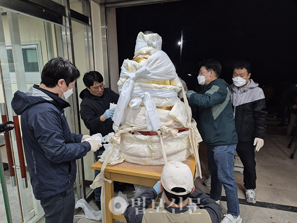 3월 26일 안동 봉정사 성보를 예천박물관으로 이운하고 있다.[사진=국가유산청]