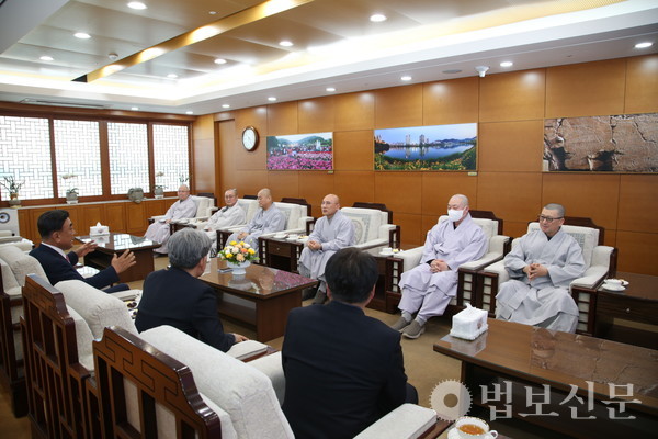 울산은 3월22일부터 울주군 온양읍 한 마을 야산에서 산불이 시작돼 5일간 대운산 일대 1000ha의 산림과 민가 일부가 불에 탔으며 128시간 만에 진화됐다.