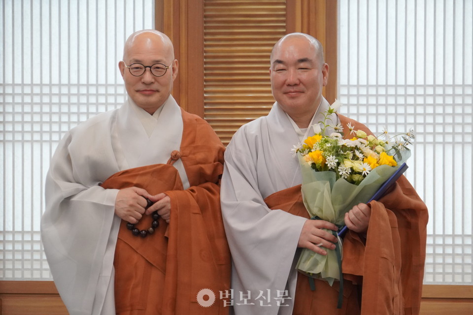 조계종 총무원장 진우 스님은 4월 16일 서울 한국불교역사문화기념관 4층 접견실에서 우석 스님에게 제19교구본사 화엄사 주지 임명장을 수여했다. 임기는 5월 9일부터 시작하며, 우석 스님은 지난 3월 20일 화엄사 산중총회에서 차기 주지 후보로 만장일치 선출된바 있다.