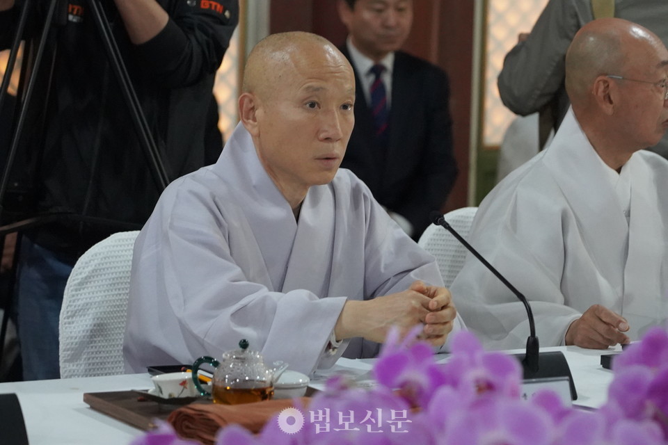 해인사 주지 혜일 스님은 “불교계가 제안한 정책이 단순한 공약 차원을 넘어 국정과제로 명확히 채택돼야 한다”며 “우리 의원님들이 각 당에서 확실하게 살펴달라”고 당부했다.