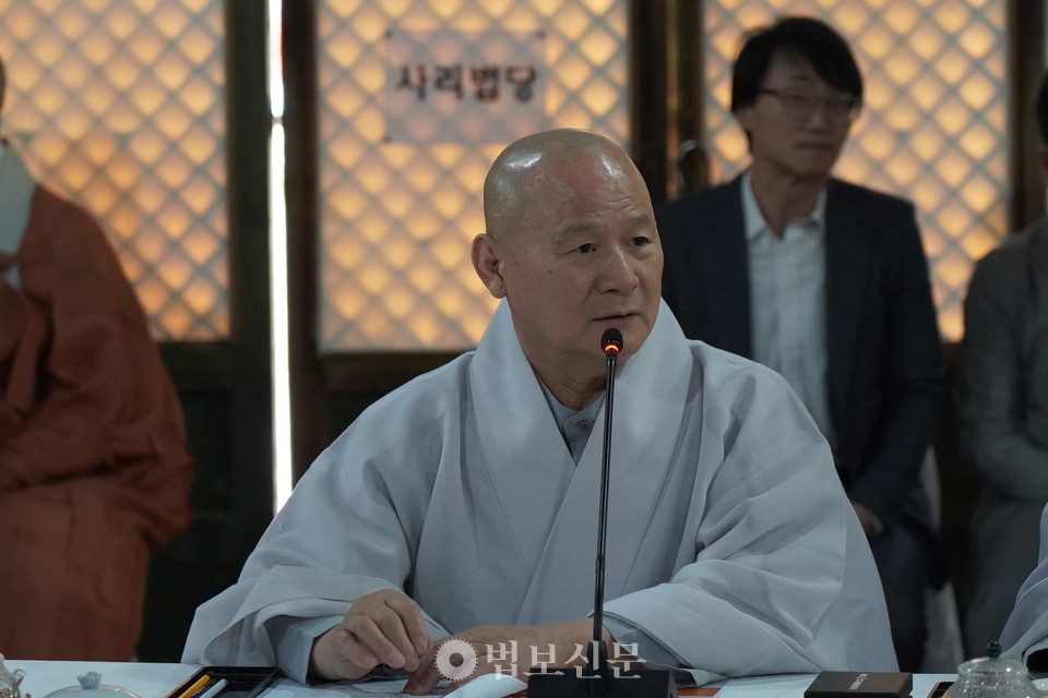 송광사 주지 무자 스님은 “불교라는 용어가 정책 명칭에 포함될 경우 특정 종교에 대한 특혜로 오인받는 경우가 많다”며 “‘불교 유산’보다는 ‘민족문화유산’이나 ‘국가유산’이라는 보편적 명칭을 사용할 필요가 있다”고 강조했다. 