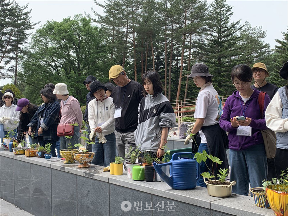 참가자들은 참여형 체험 프로그램을 통해 숲의 가치를 체험했다. 