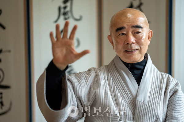 오대산 월정사 정념 스님은 “오대산 걷기대회는 참여하는 모두가 선재동자가 되어 일상에서 놓치고 있는 자신의 본래 모습을 되새기길 바란다”고 말했다. [불광미디어]